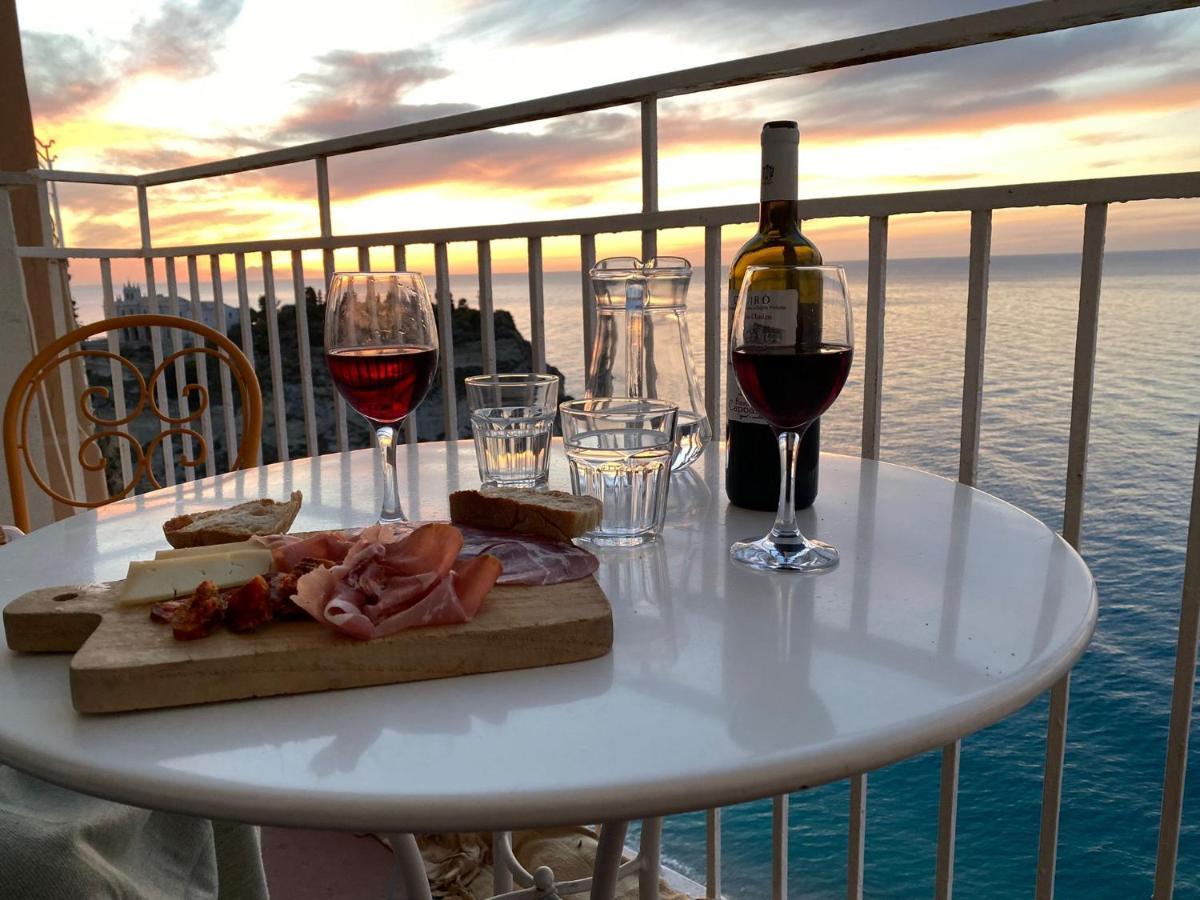 Isola Bella Sea-View Apartment トロペーア エクステリア 写真