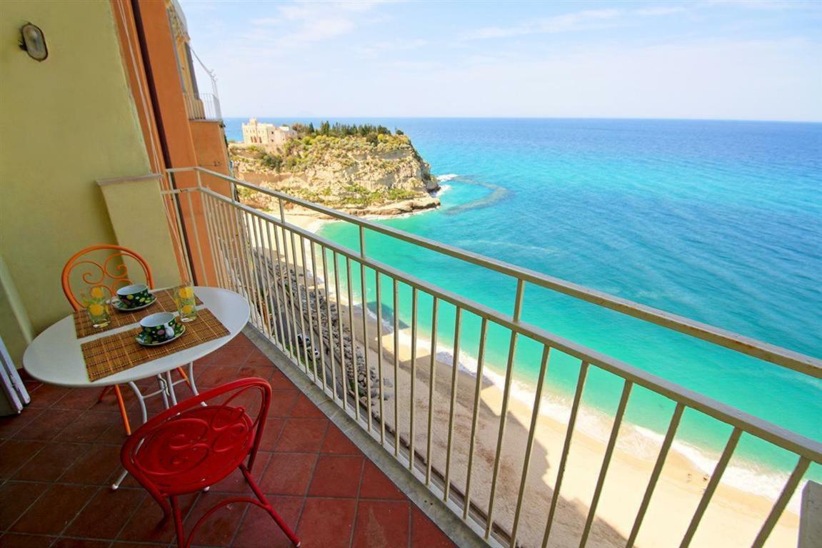 Isola Bella Sea-View Apartment トロペーア エクステリア 写真