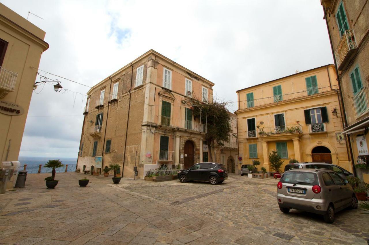 Isola Bella Sea-View Apartment トロペーア エクステリア 写真