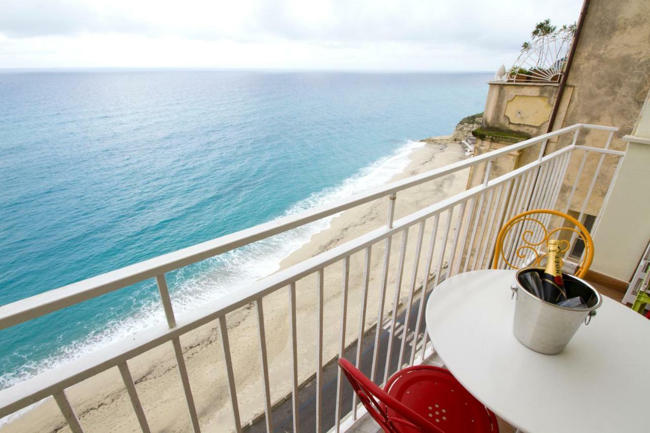 Isola Bella Sea-View Apartment トロペーア エクステリア 写真