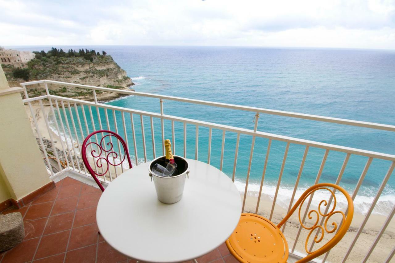 Isola Bella Sea-View Apartment トロペーア エクステリア 写真