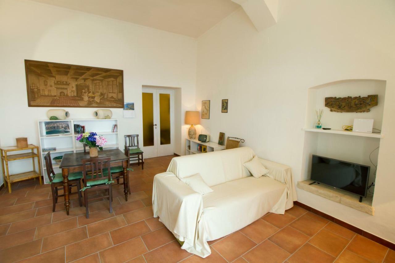Isola Bella Sea-View Apartment トロペーア エクステリア 写真
