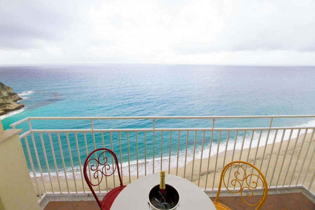 Isola Bella Sea-View Apartment トロペーア エクステリア 写真
