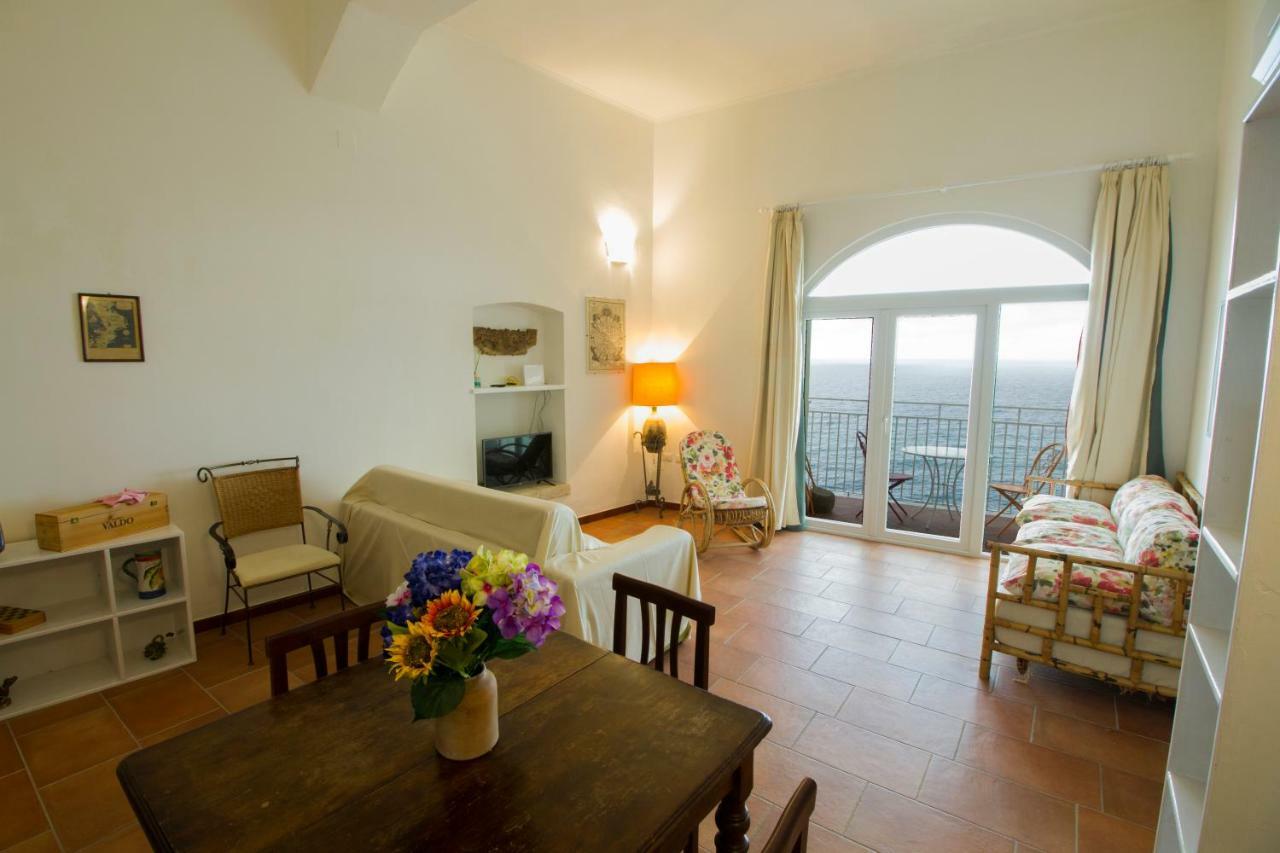 Isola Bella Sea-View Apartment トロペーア エクステリア 写真